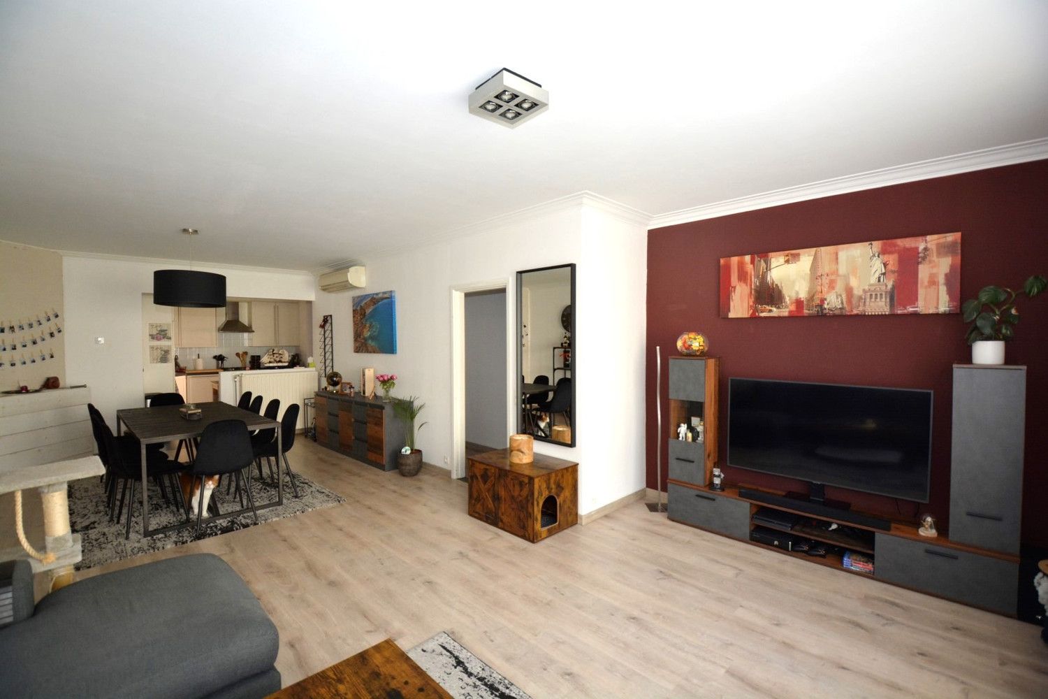 RUIM APPARTEMENT MET 3 SLK TE CENTRUM RANST! foto 3