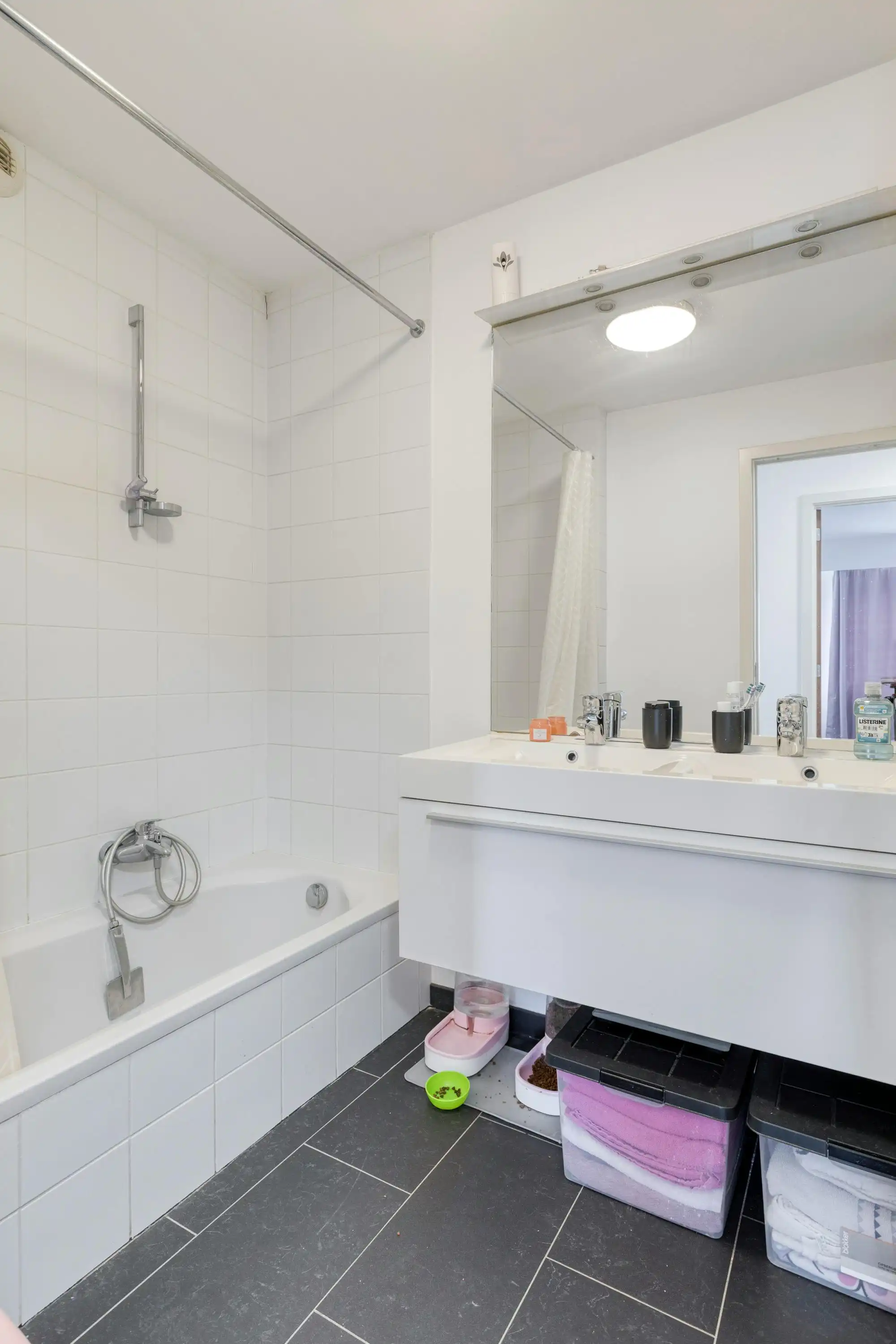 Lichtrijk appartement met twee slaapkamers in Anderlecht foto 10