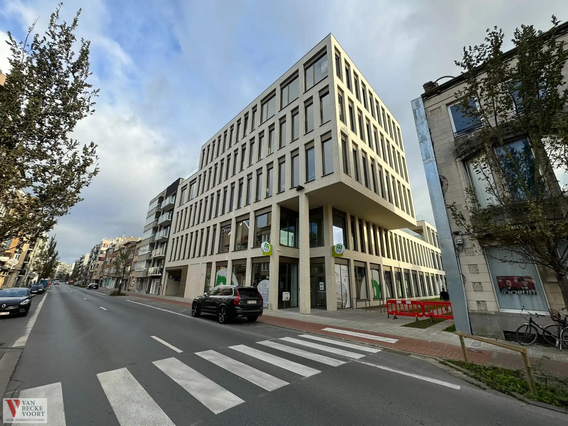Handelspand 417m² in nieuwbouwresidentie foto 2