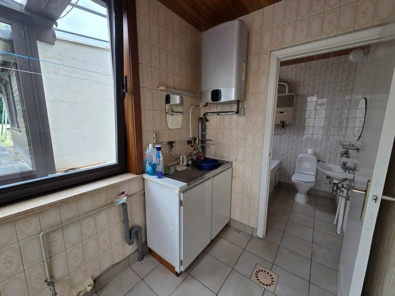 Goedgelegen woning met garage en mooie tuin foto 12