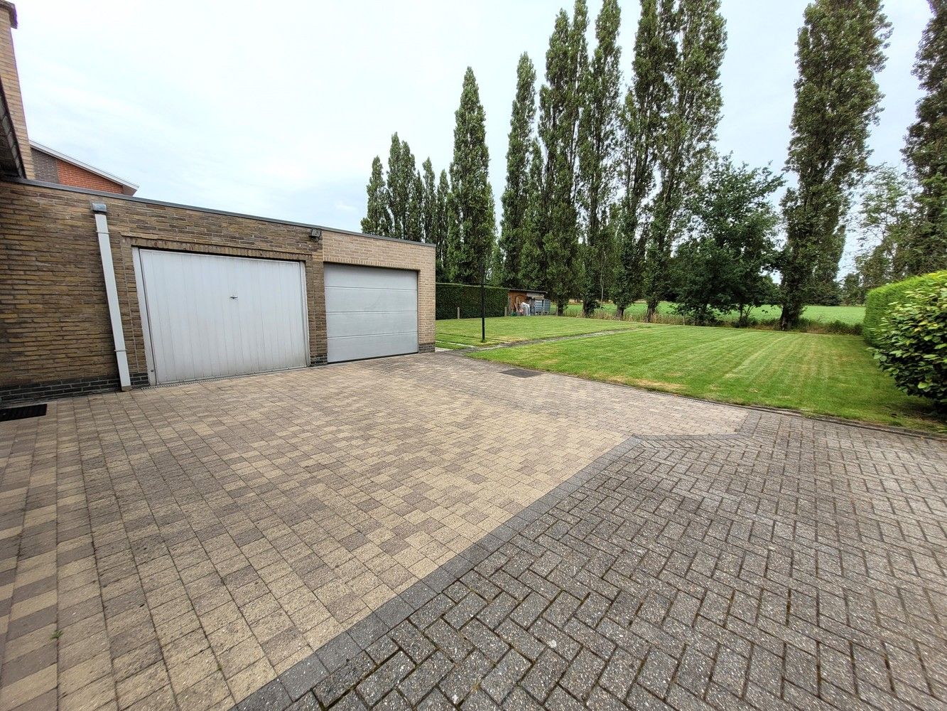 Alleenstaande woning met ruime tuin foto 4