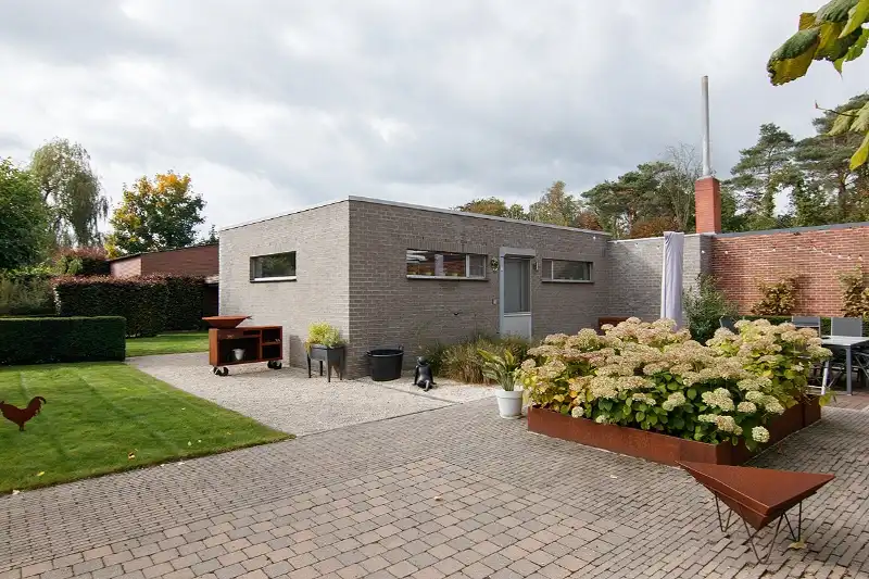 Knap afgewerkte, energiezuinige en ruime woning met vier slaapkamers, guesthouse/praktijkruimte op een centrale (maar toch bosrijke!) locatie te As foto 35