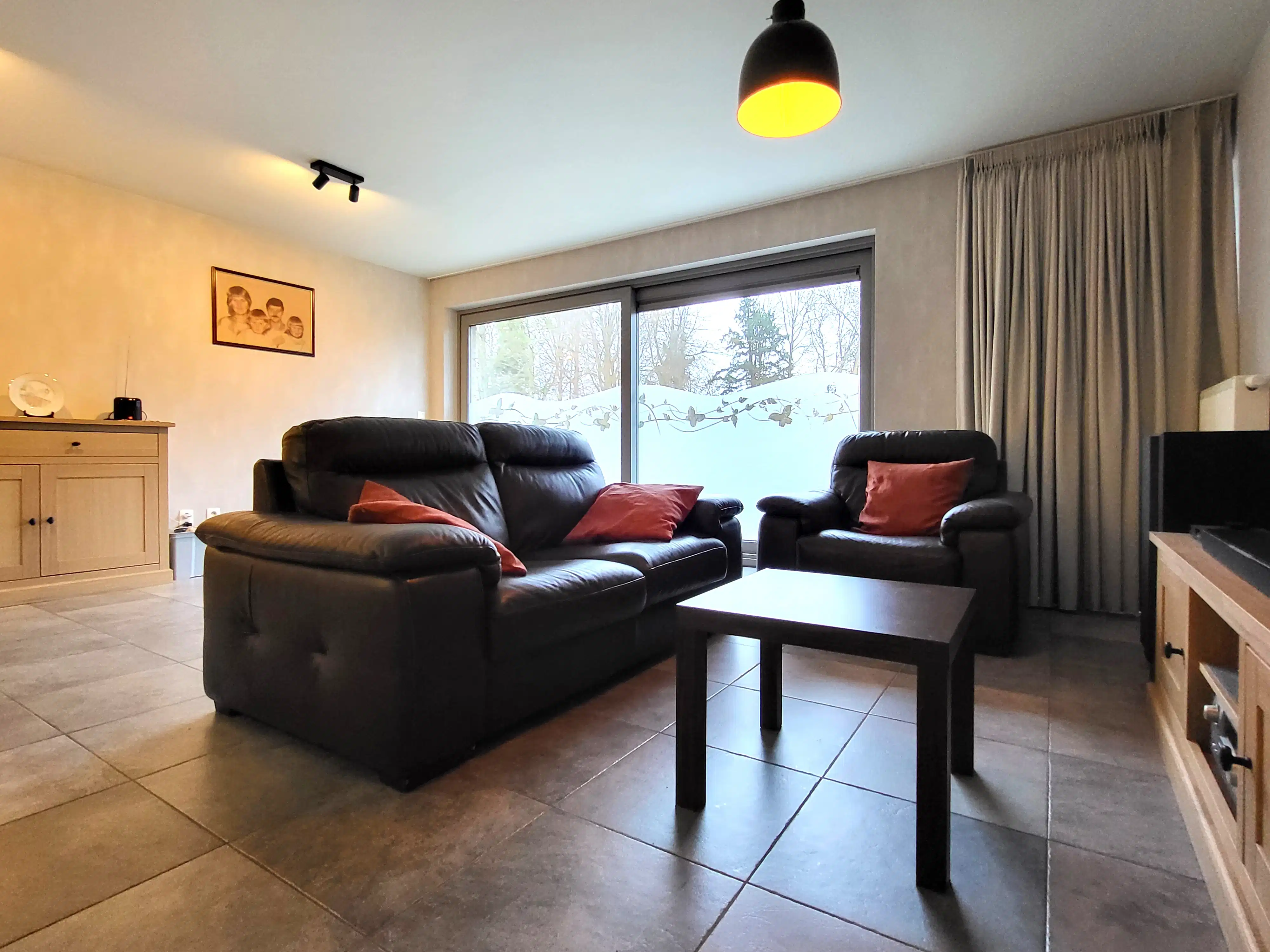 Dit aangename gelijkvloers appartement van bouwjaar 2010 is rustig gelegen in het dorp en biedt comfortabel wonen zonder gemeenschappelijke kosten.  foto 15