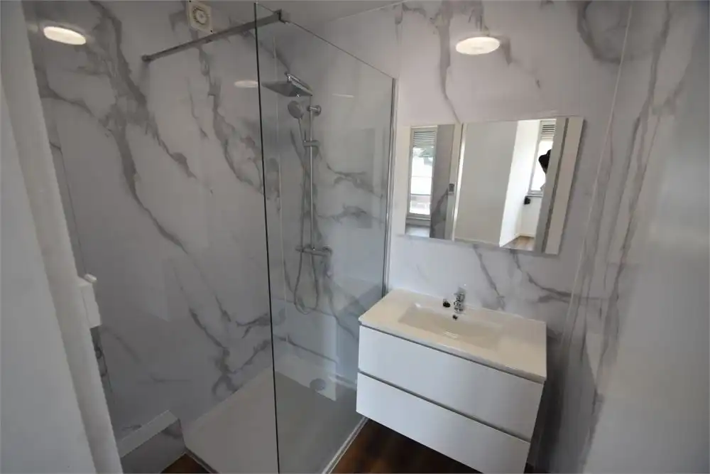 Gerenoveerd appartement aan de stadsrand foto 12