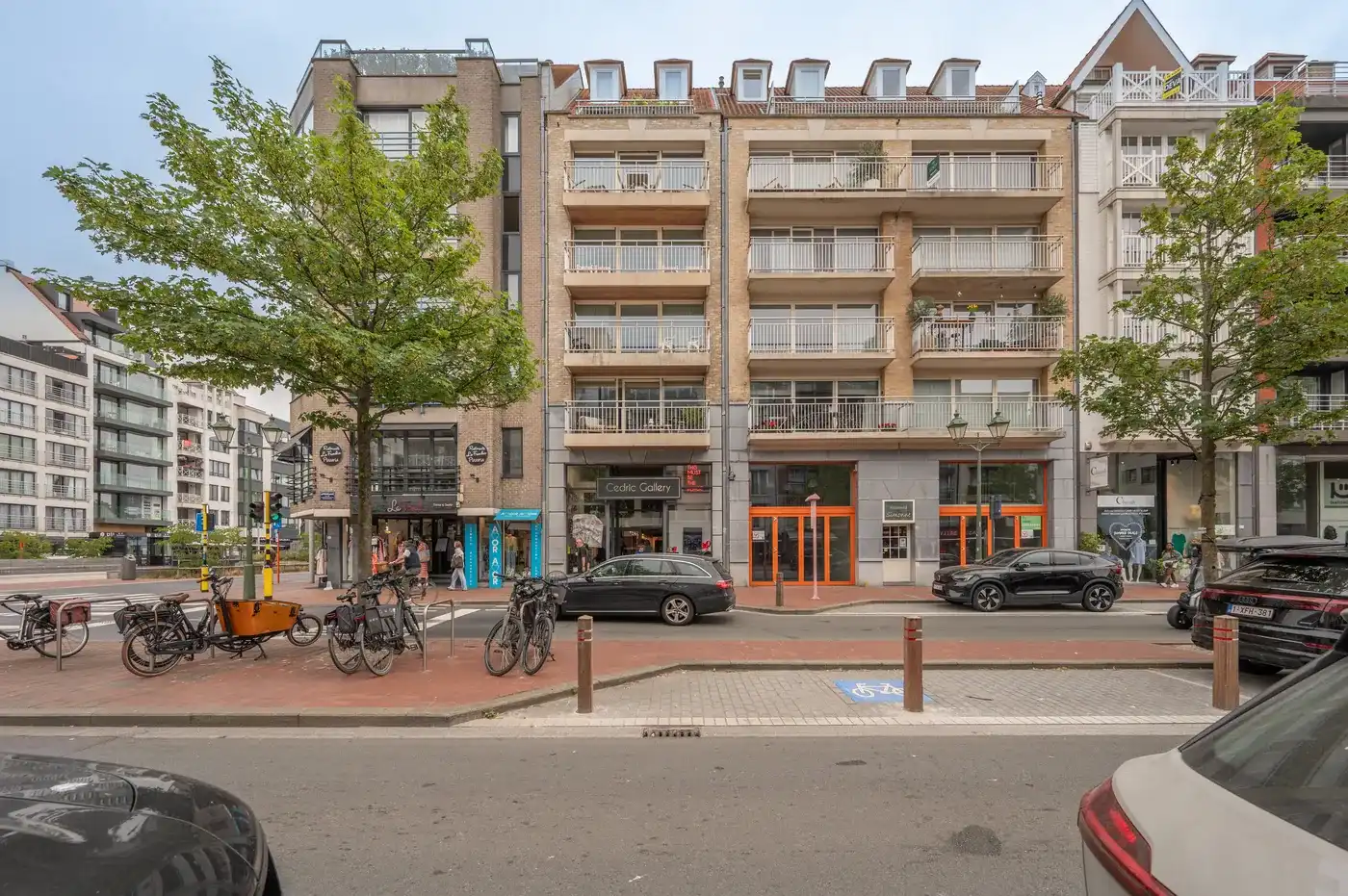 Zuidgericht en instapklaar 4-slaapkamerappartement, met 2 ruime terrassen. foto {{pictureIndex}}