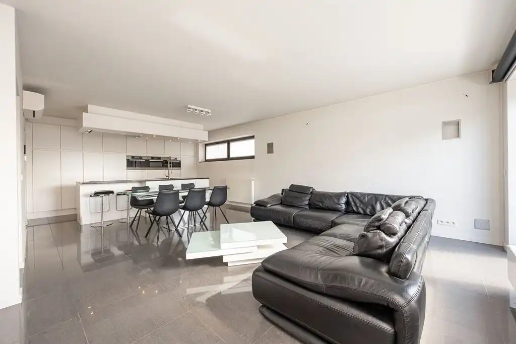 Ruim duplexappartement met terras foto {{pictureIndex}}