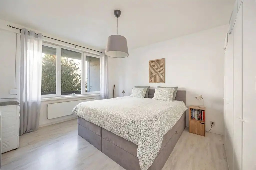 Instapklaar appartement met terras nabij Rivierenhof foto 11