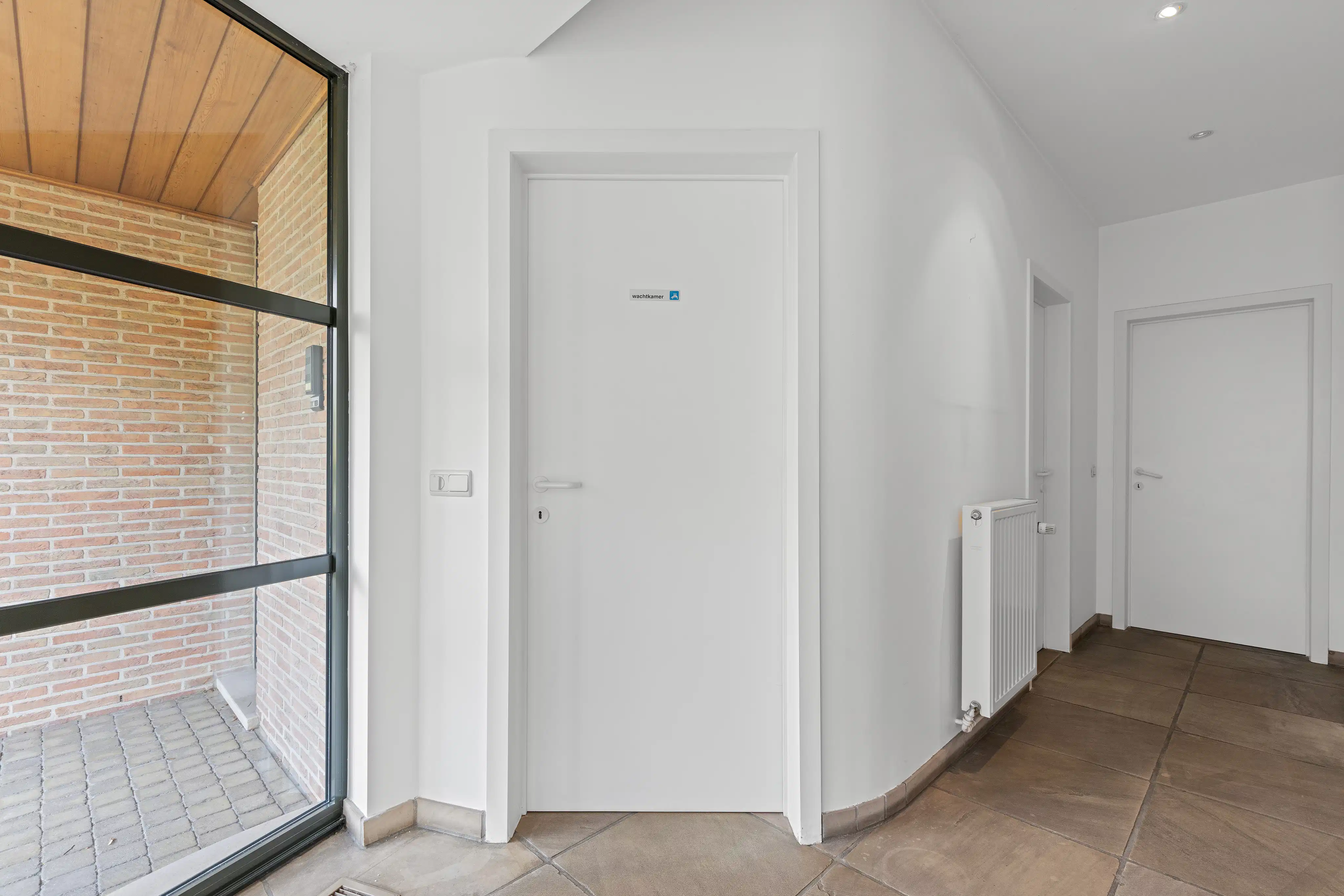 Wonen met ruimte, zichtbaarheid en potentieel! foto 4