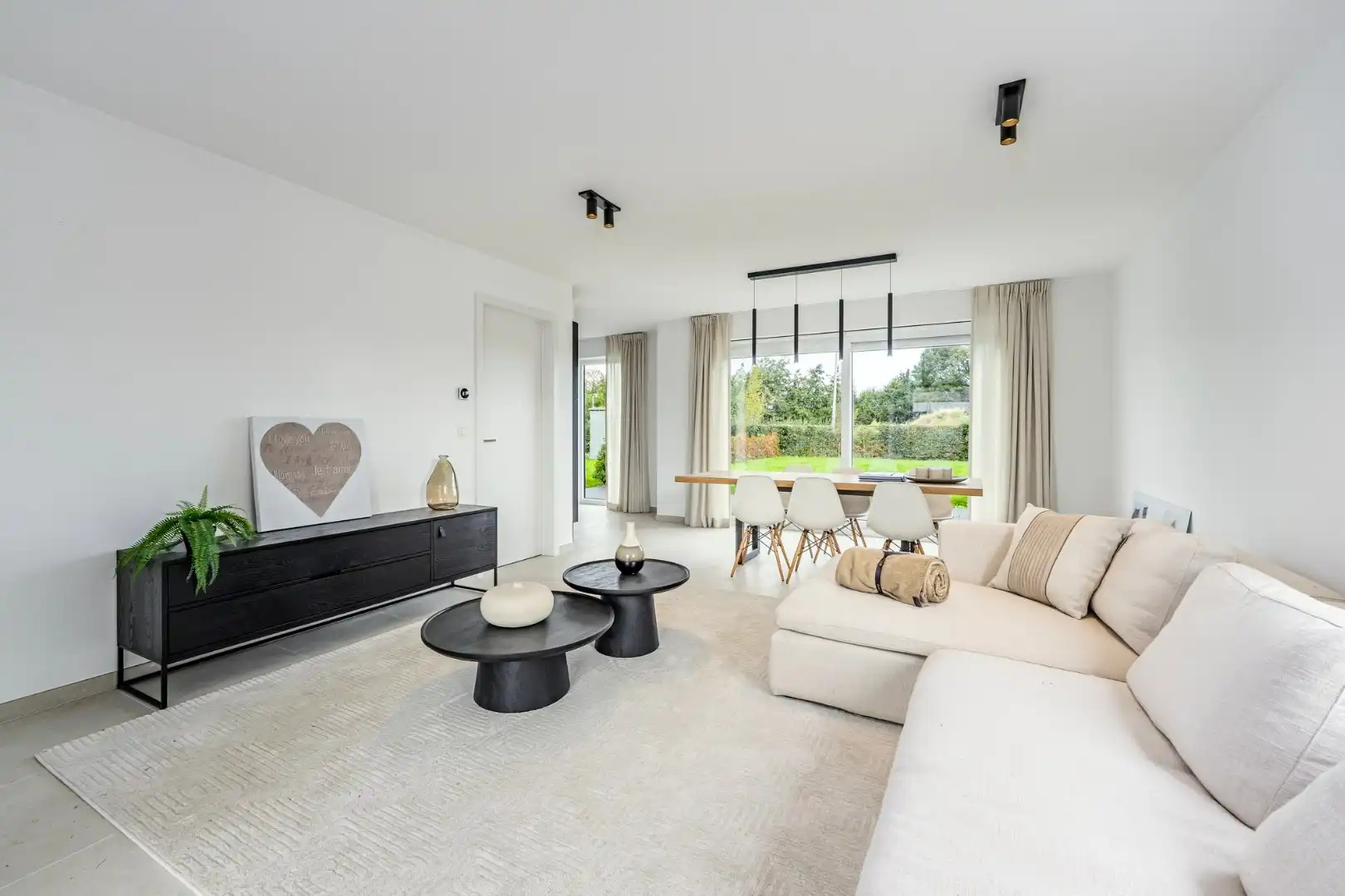 Nieuwbouwwoning met garage foto 3