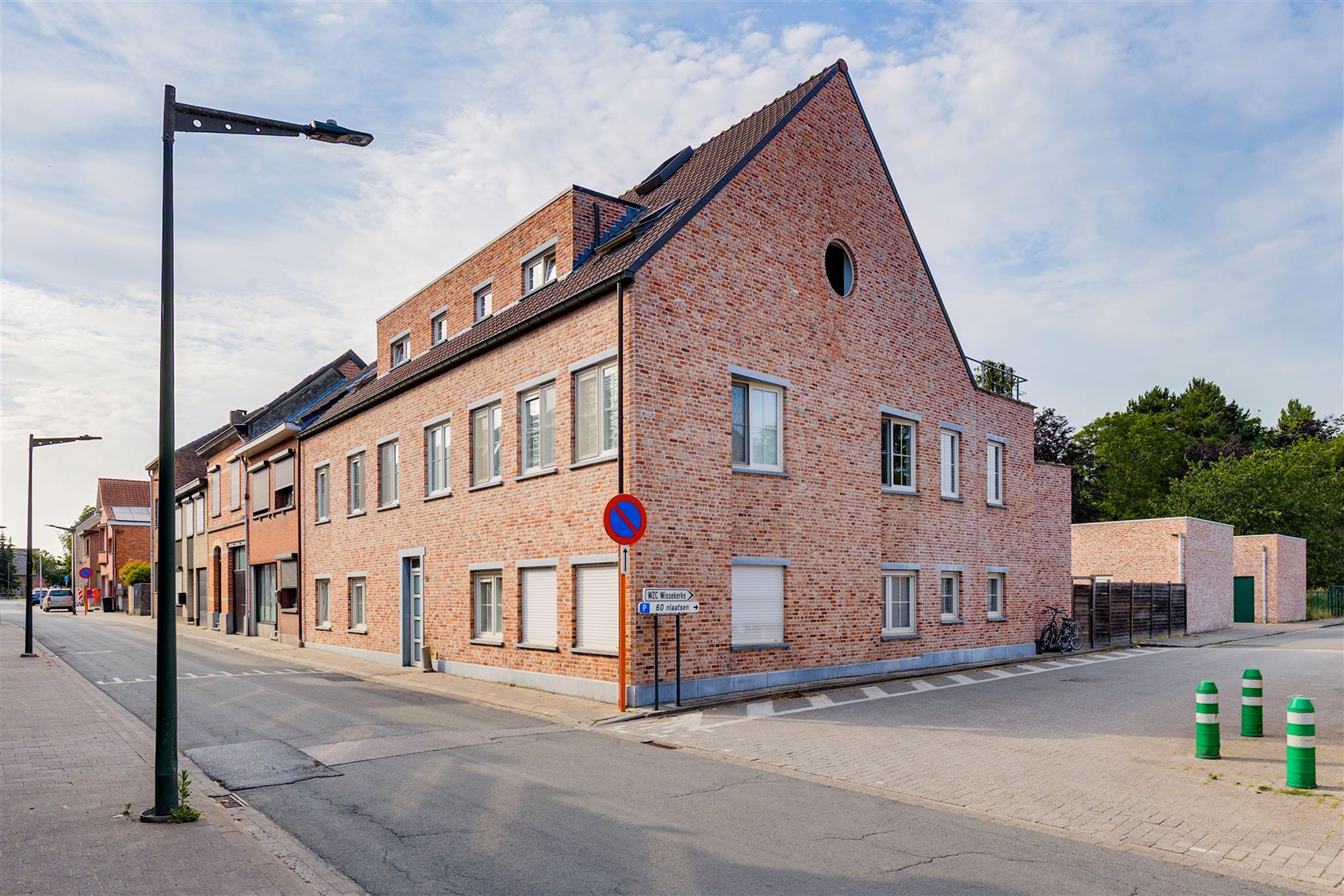 Opbrengsteigendom met 5 app + 7 garageboxen in Bazel foto 2