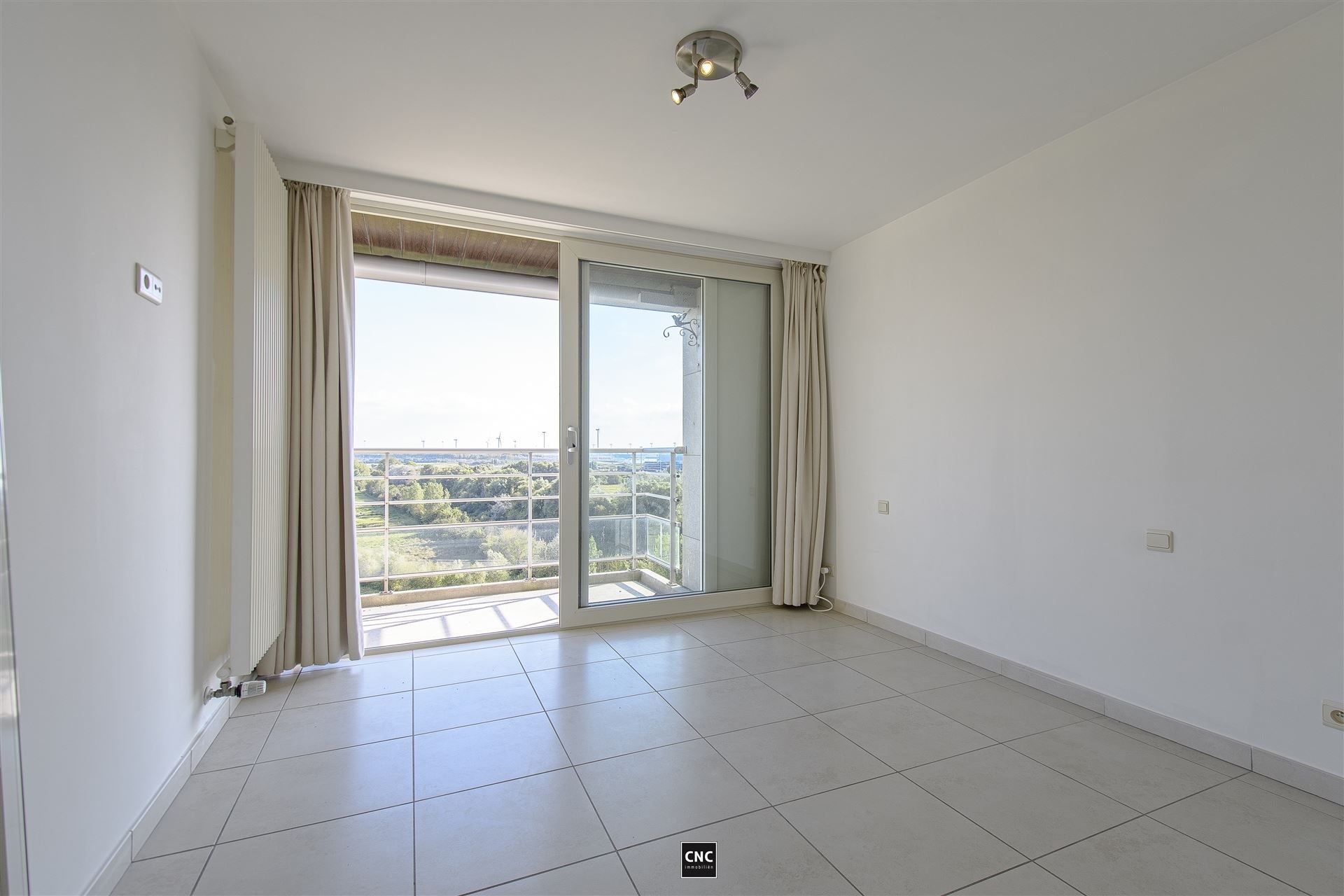 Prachtig appartement met zicht op zee, gelegen in het bruisende Heist-aan-Zee. Met een bewoonbare oppervlakte van 117m² biedt dit modern ingerichte appartement een perfecte combinatie van comfort en stijl. foto 15