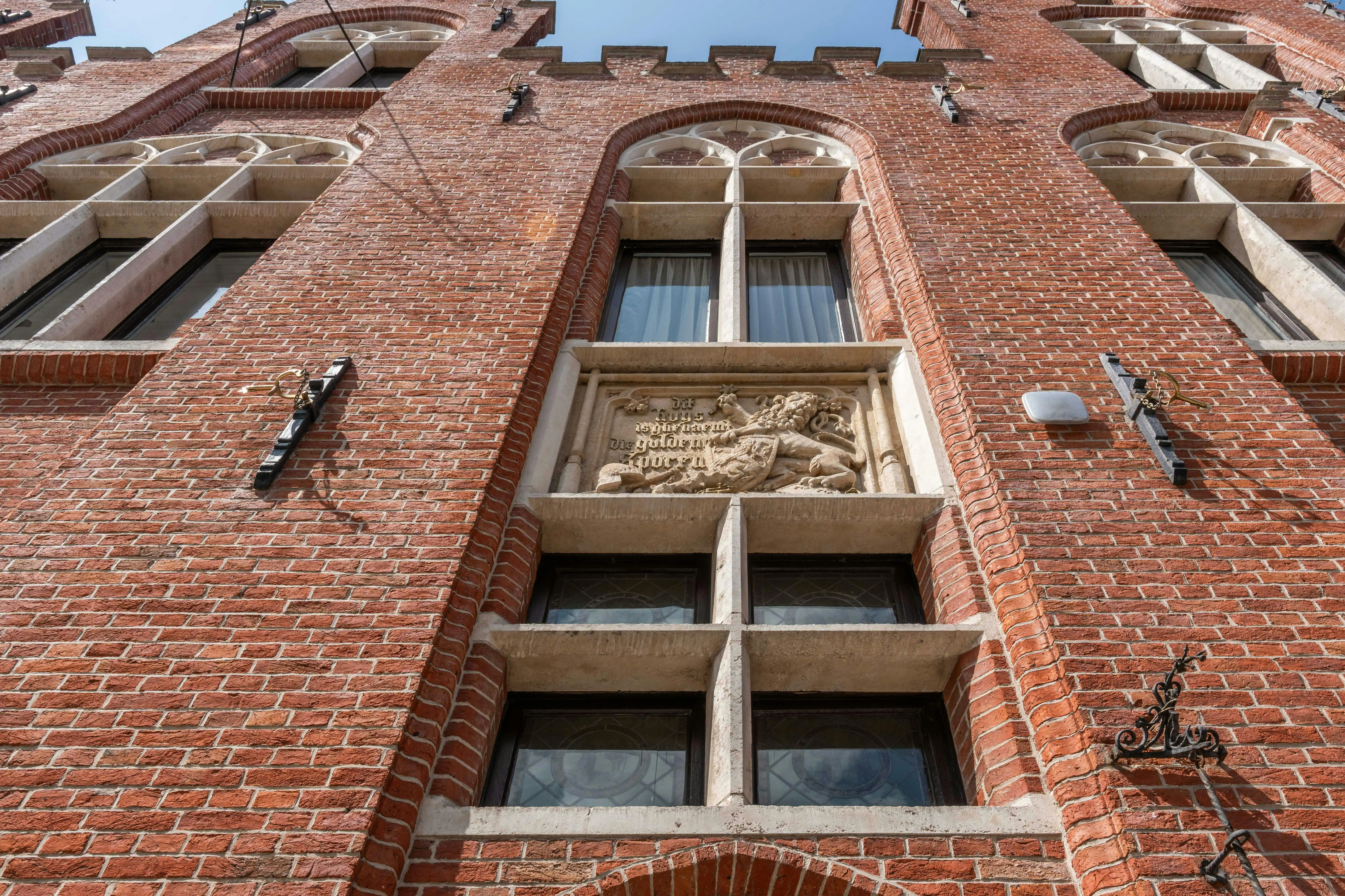 Exclusief neogotisch herenhuis met tuin in historisch Brugge foto 3