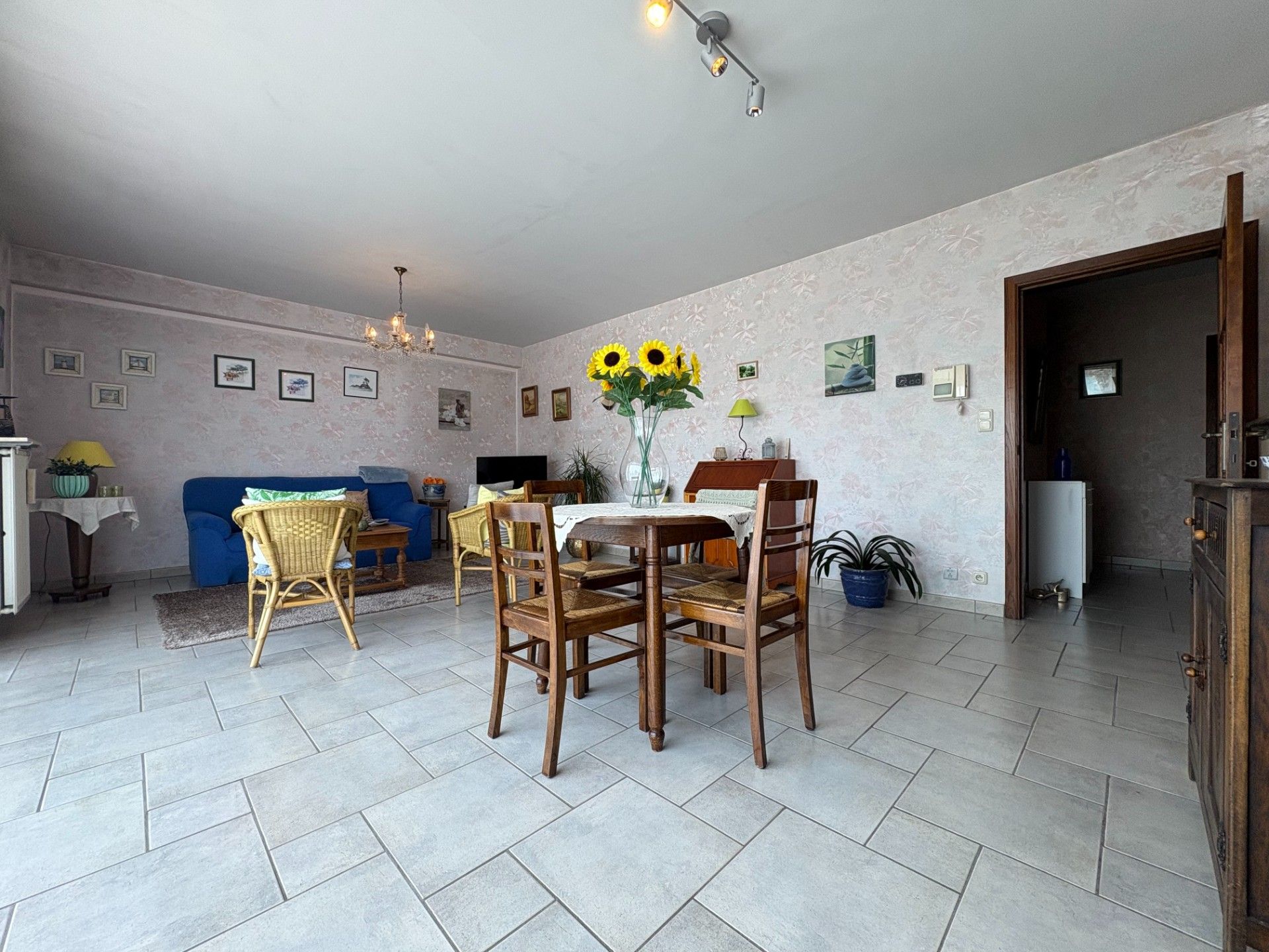 Lichtrijk appartement met 3 slaapkamers en autostaanplaats foto 3