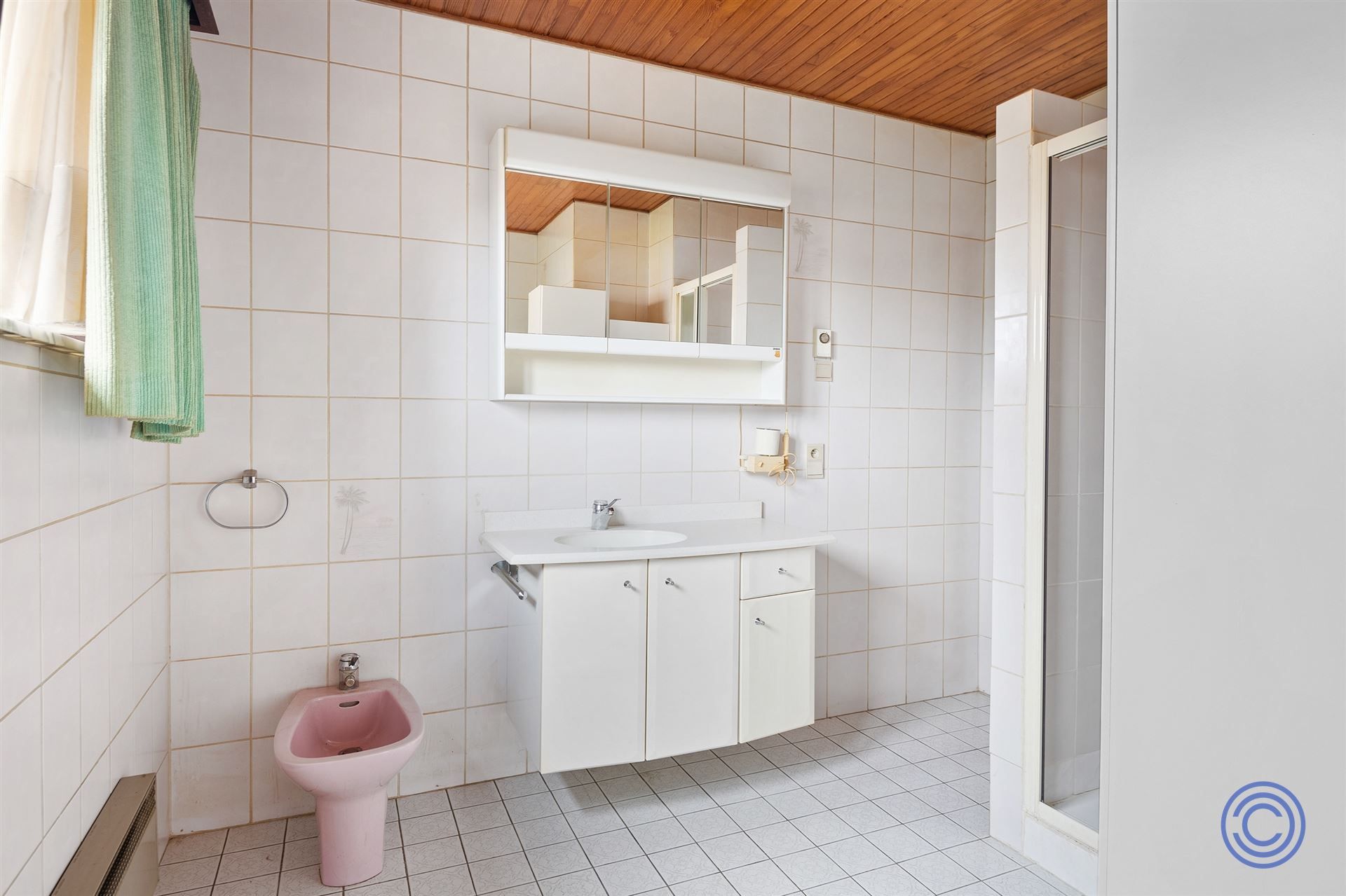 Te renoveren 3-slpk woning met west georiënteerde tuin! foto 10