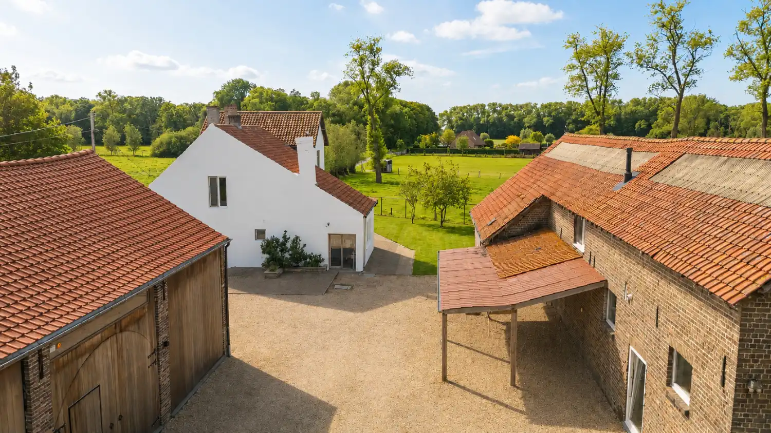 Hoevewoning met 5 royale slaapkamers te Gistel foto 2