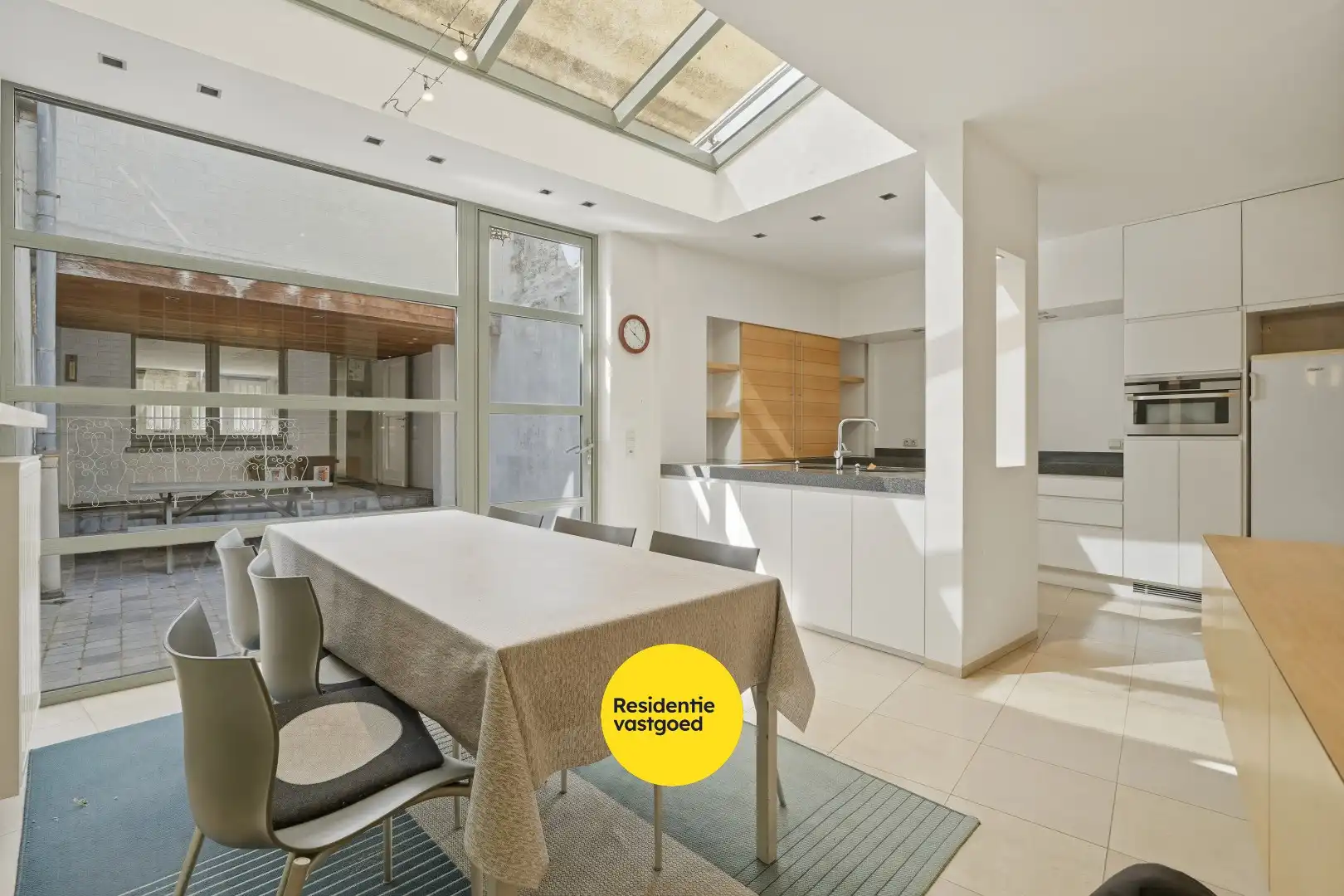 Multifunctionele woning met handelsruimte in hartje Veurne. foto 5