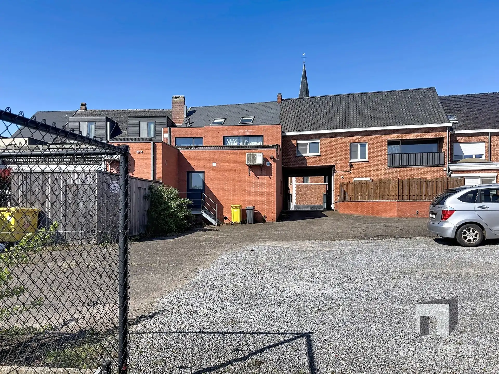 Handelsgelijkvloers van 230m² met private, achterliggende parking voor 3 wagens. foto 25