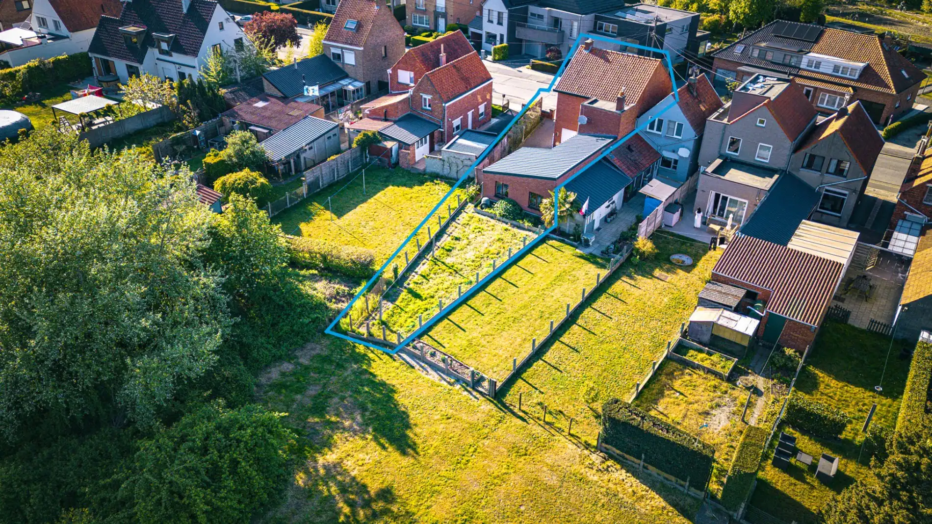 Halfopen bebouwing op 267m² met 3 slpks, garage en tuin te Maldegem foto 2