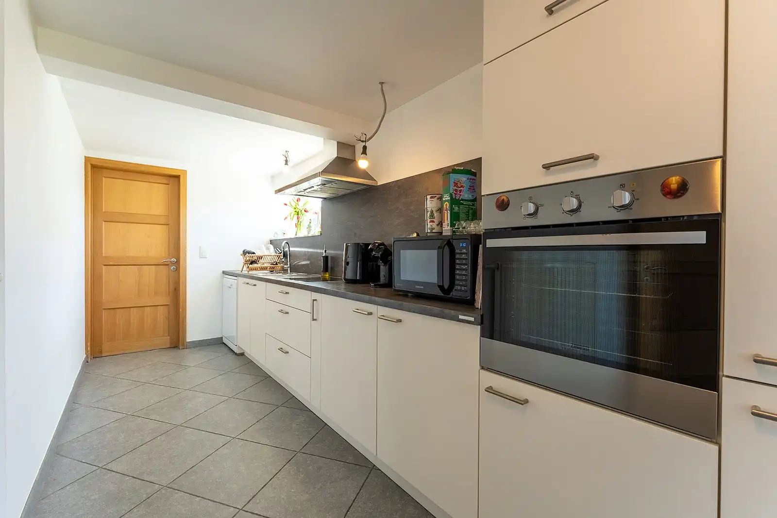 Instapklare Halfopen bebouwing op 1125 m² met ruime oprit foto 8