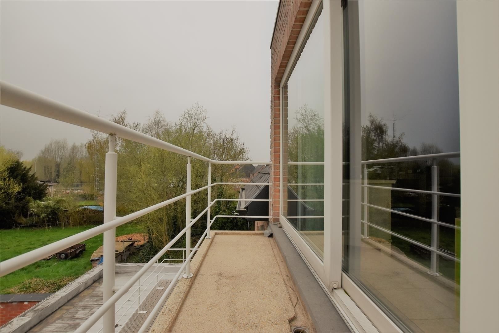 Ruim duplex appartement gelegen te Appels foto 5