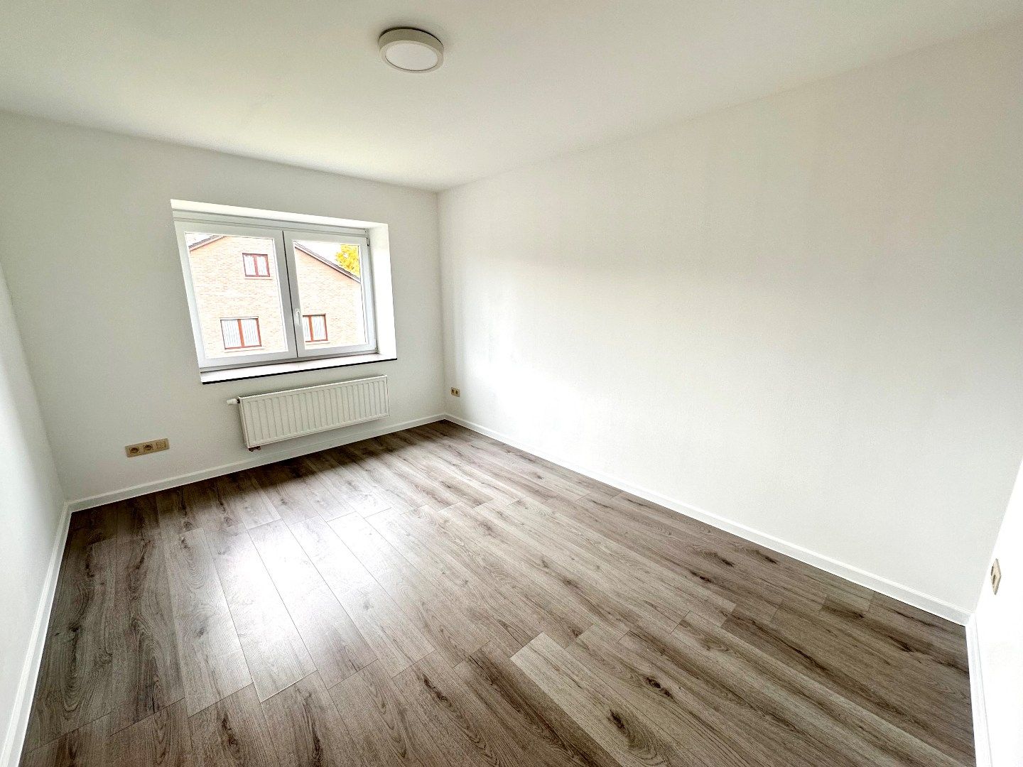 Volledig gerenoveerde halfopen bebouwing met ruime tuin te Sluizen (Tongeren) foto 14