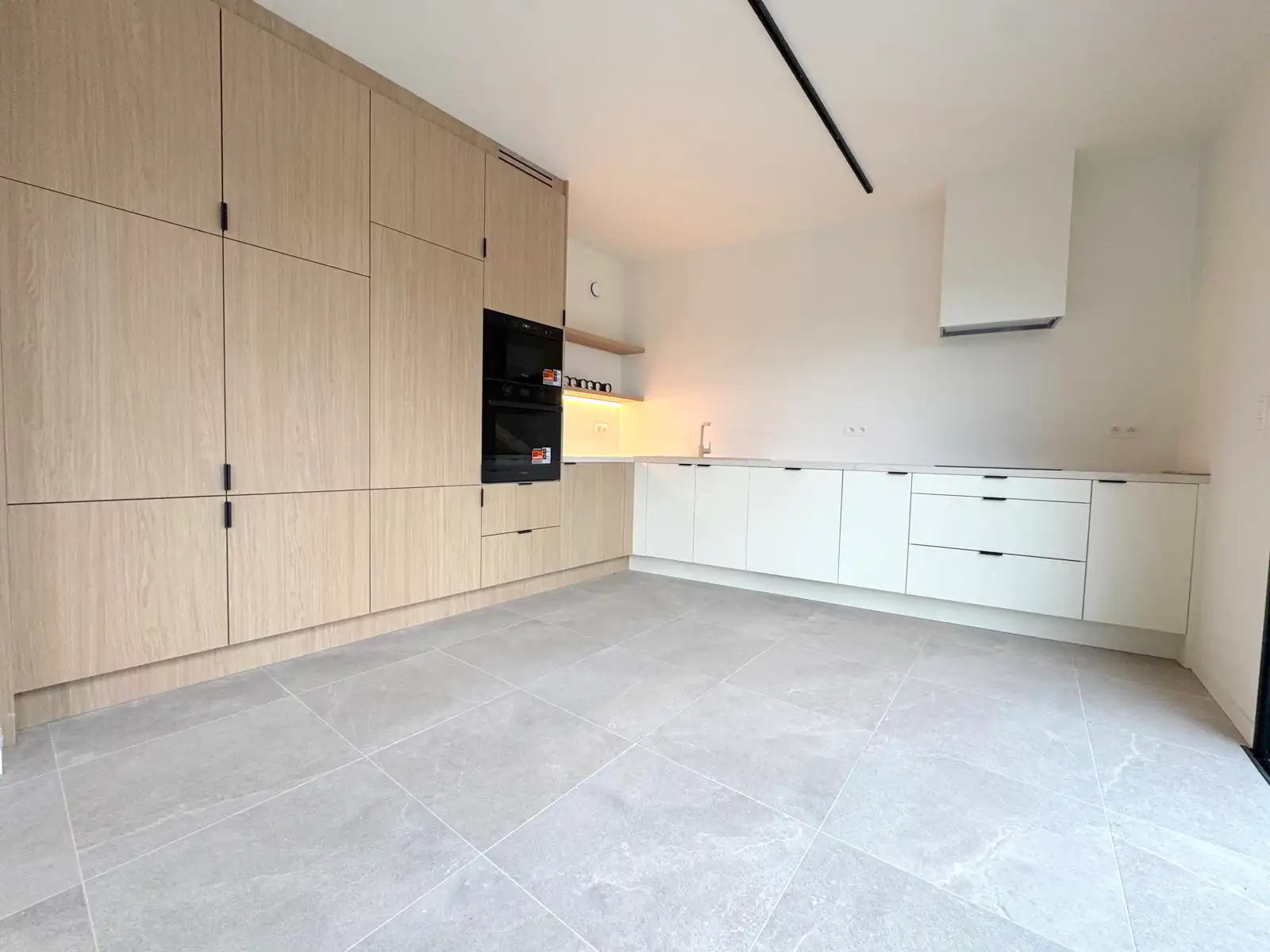 Volledig vernieuwde energiezuinige woning met garage en 3 slpk! foto 8