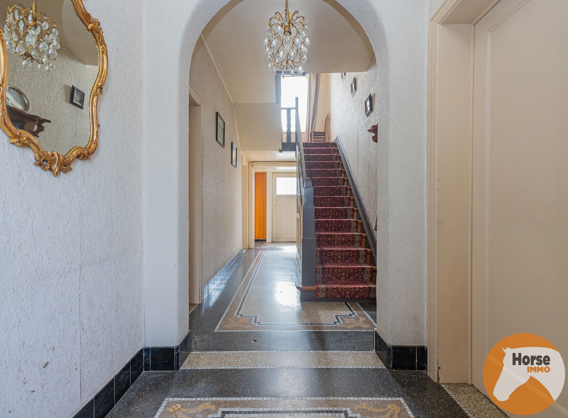 BURST - Te renoveren woning met tal van mogelijkheden foto 4