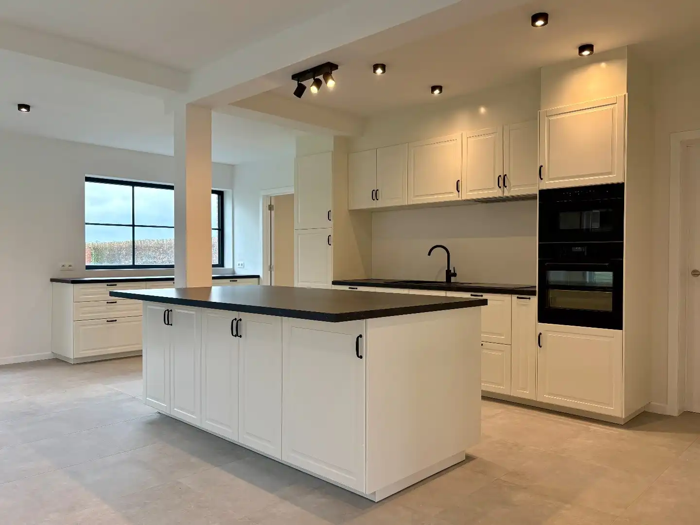 Gerenoveerde woning te huur in Wingene op 1197m² foto 3