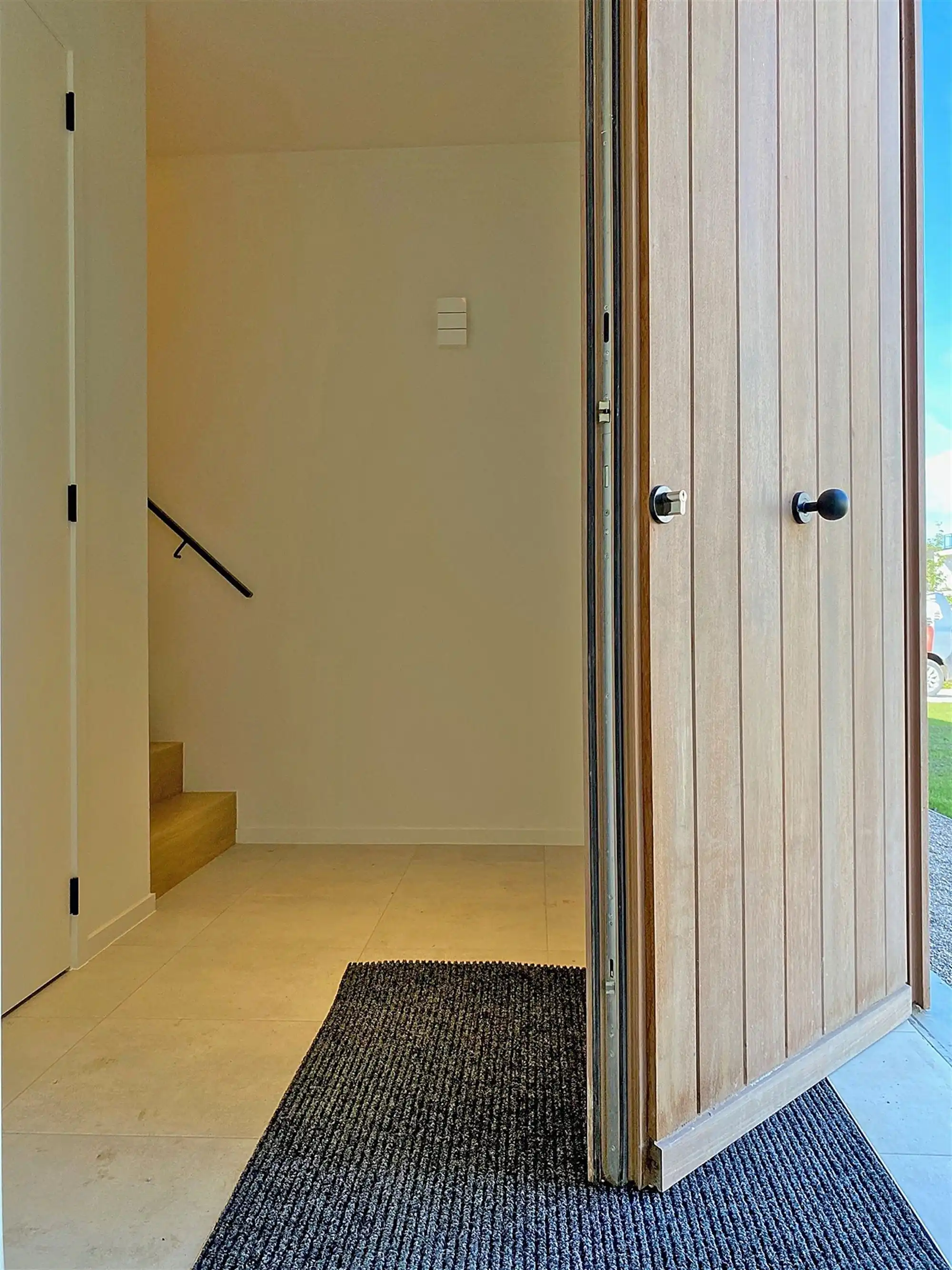 Instapklare DORPSWONING met 3 SLAAPKAMERS, TUIN/TERRAS, CARPORT & grote KELDER foto 3