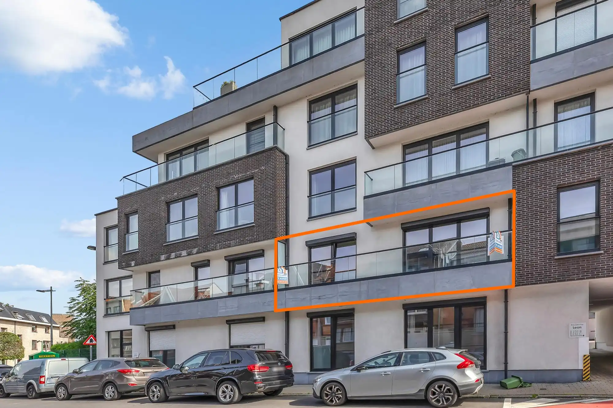 Appartement met twee slaapkamers, en staanplaats in Aalst foto {{pictureIndex}}