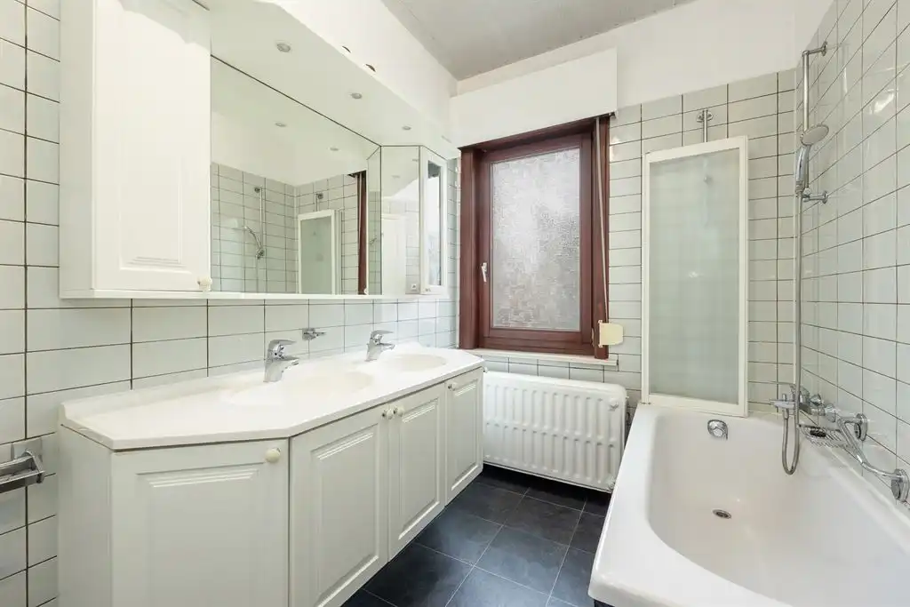 Gezellige woning met ruime garage en stadskoer foto 13