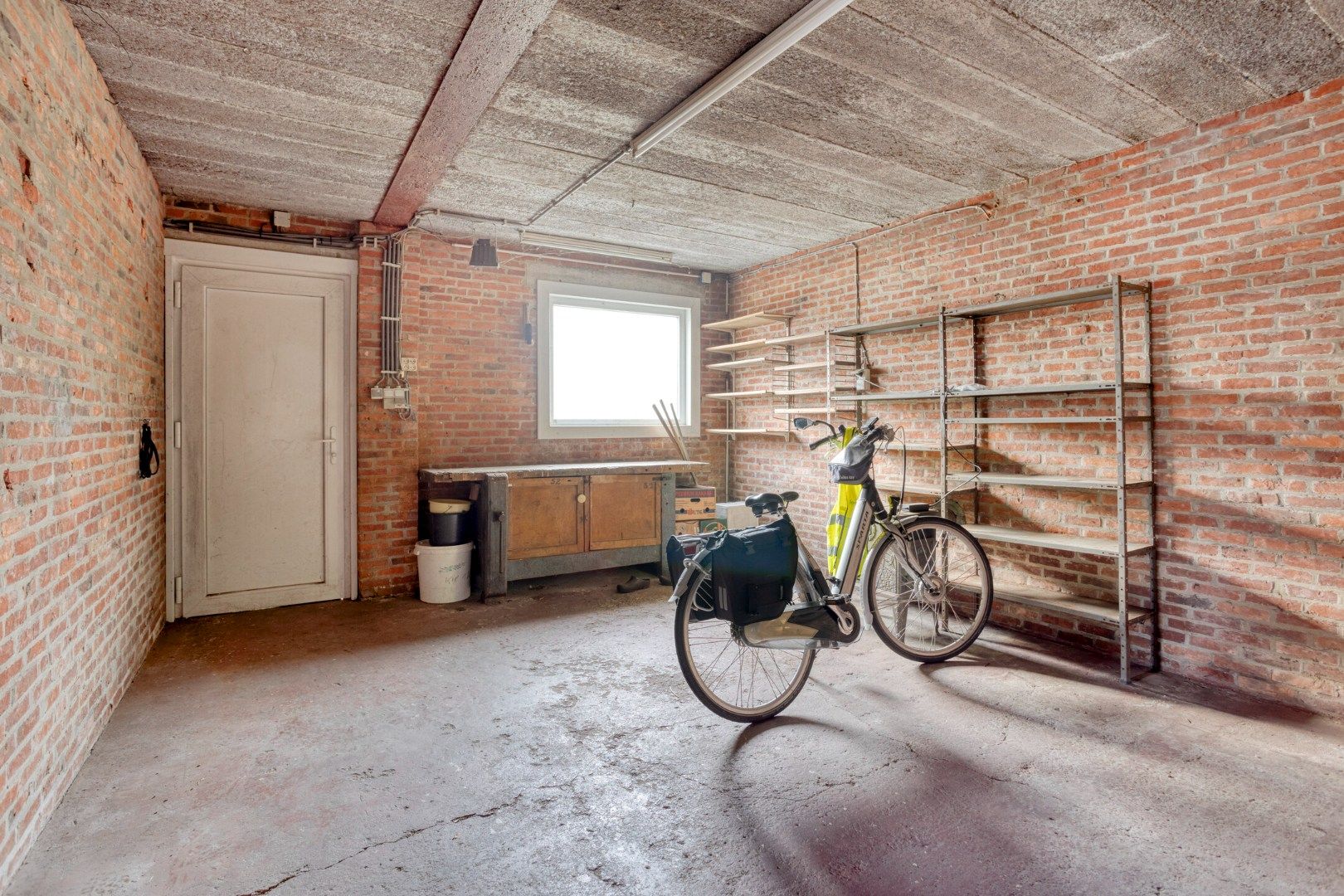 Instapklare gezinswoning met 4 slpks, dubbele garage en grote tuin in Mol-Millegem ! foto 21