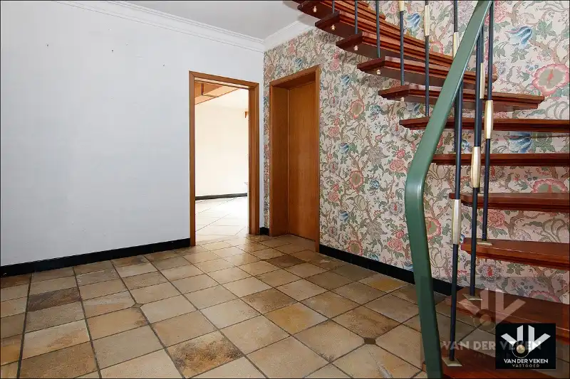 Multifunctioneel eigendom met 2 wooneenheden op een riant perceel van 21 aren 83 centiaren op een goed bereikbare, rustige locatie in Diepenbeek foto 8