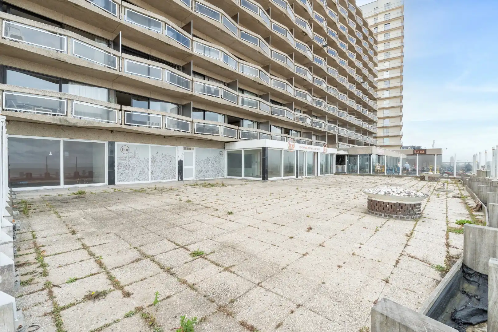 HANDELSPAND OP TOPLOCATIE MET GARAGE foto {{pictureIndex}}