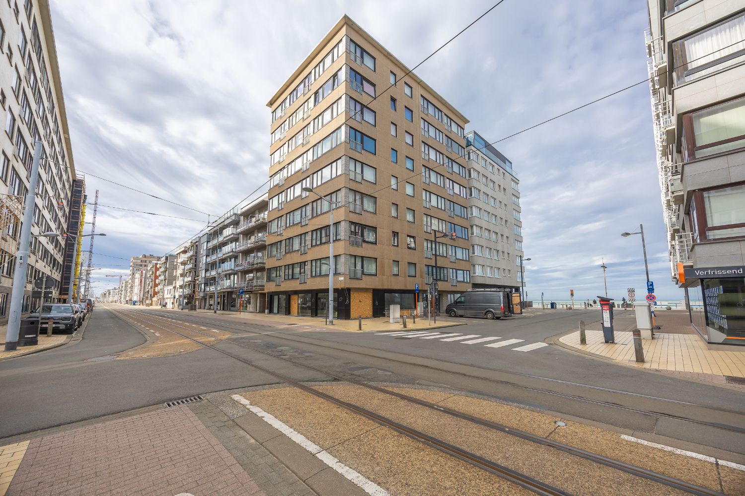 Instapklaar 2 slaapkamer-appartement met zijdelings zeezicht foto 2