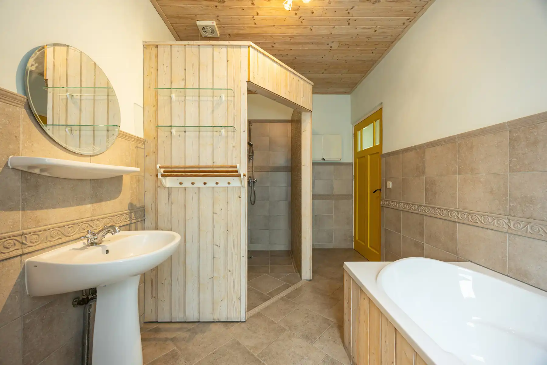 Instapklare eengezinswoning met 4 slaapkamers op een perceel van 1.296m².  foto 13