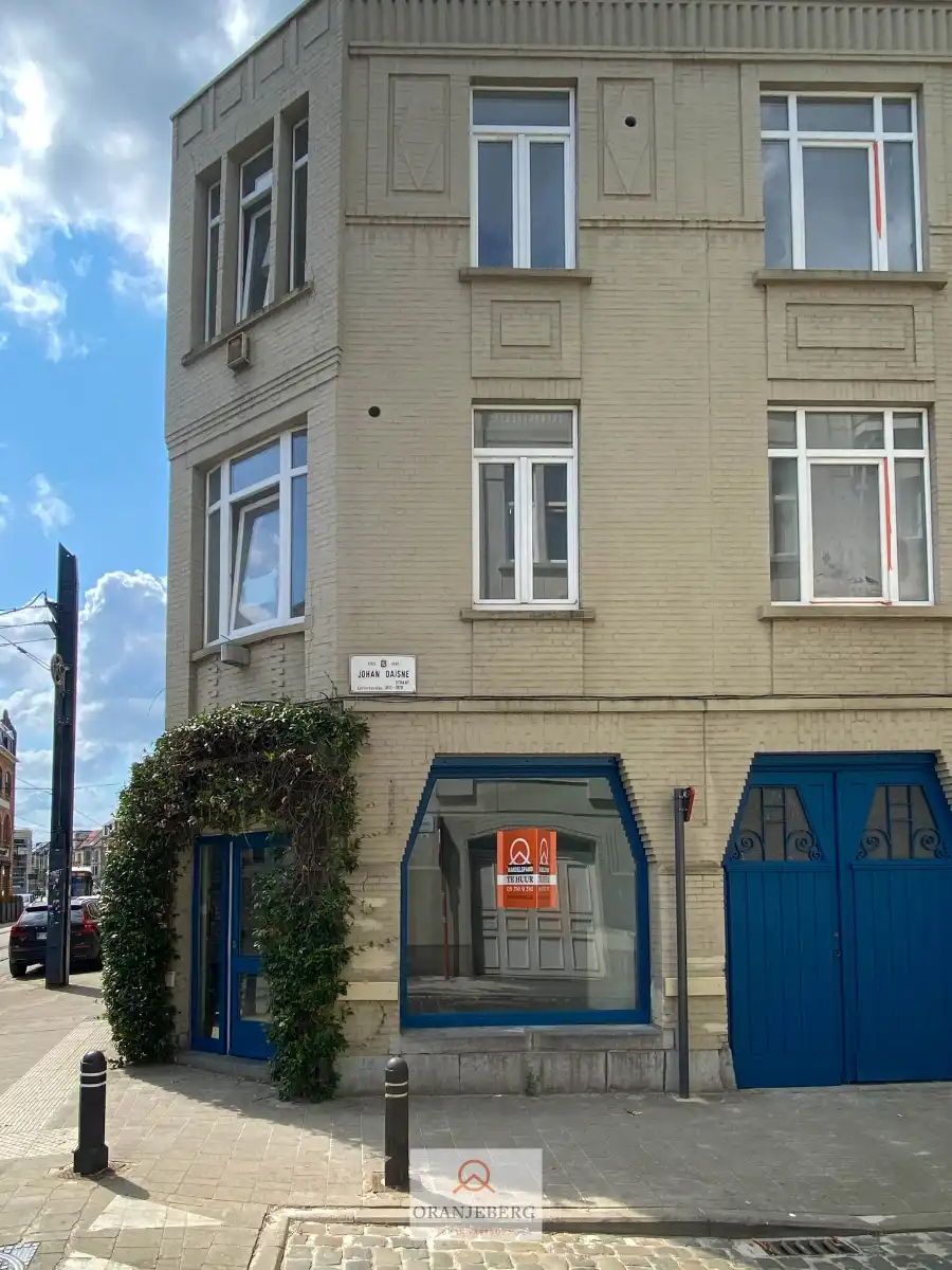 Commercieel hoekpand met horecavergunning op toplocatie foto 24