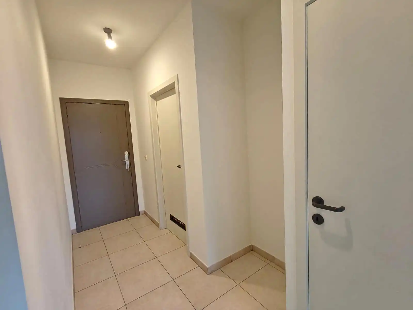 Gelijkvloers appartement met 2 slaapkamers en garage foto 2