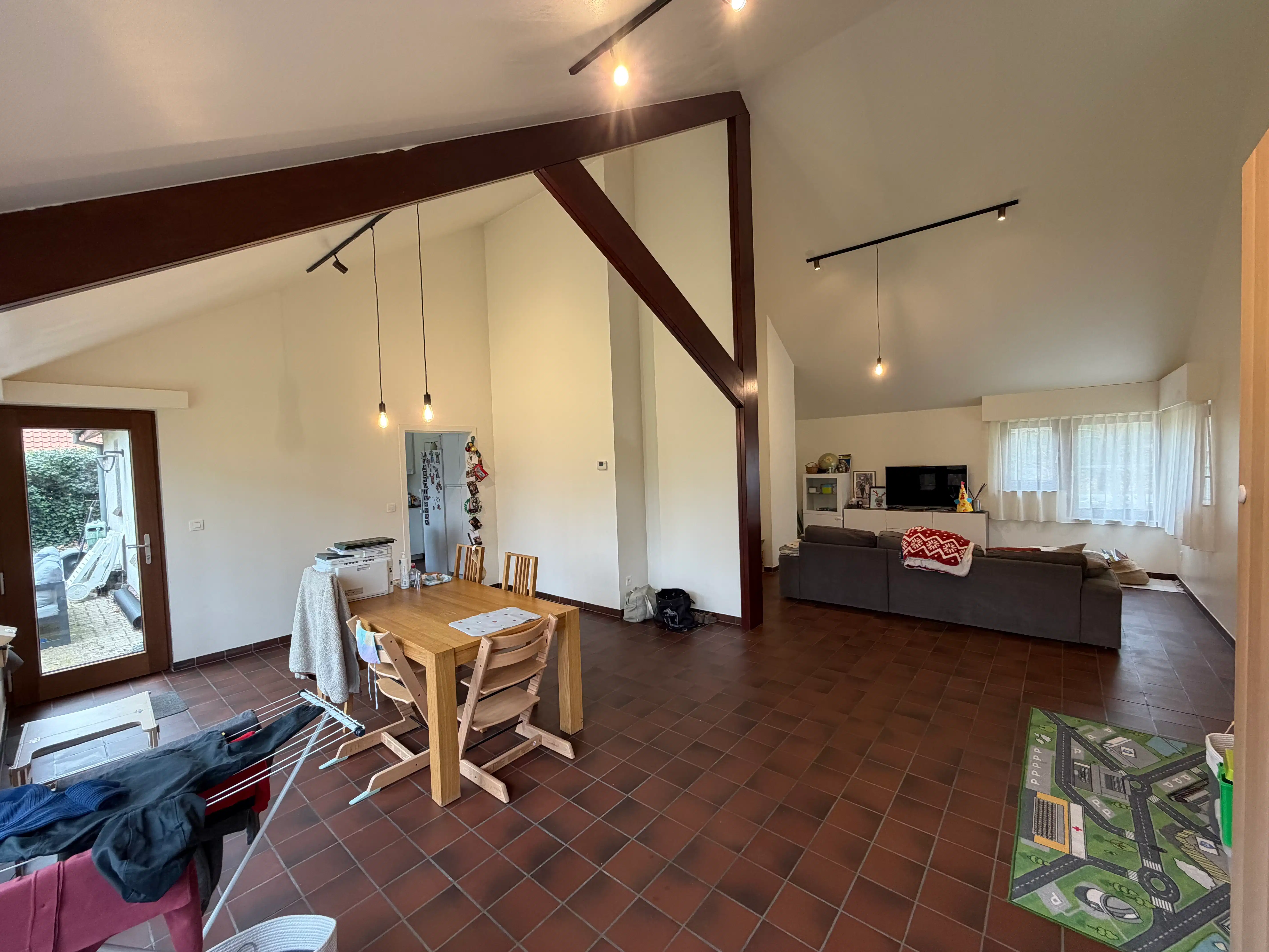 Genk, Winterslagstraat 251: Ruime gezinswoning met 3 slaapkamers, garage en zuidwest-gerichte tuin ! foto 4