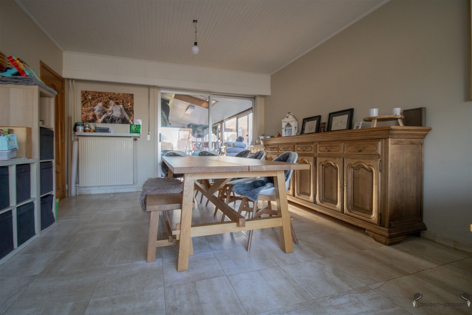 Op te frissen woning met min. 3 slaapkamers op 645 m² foto 3