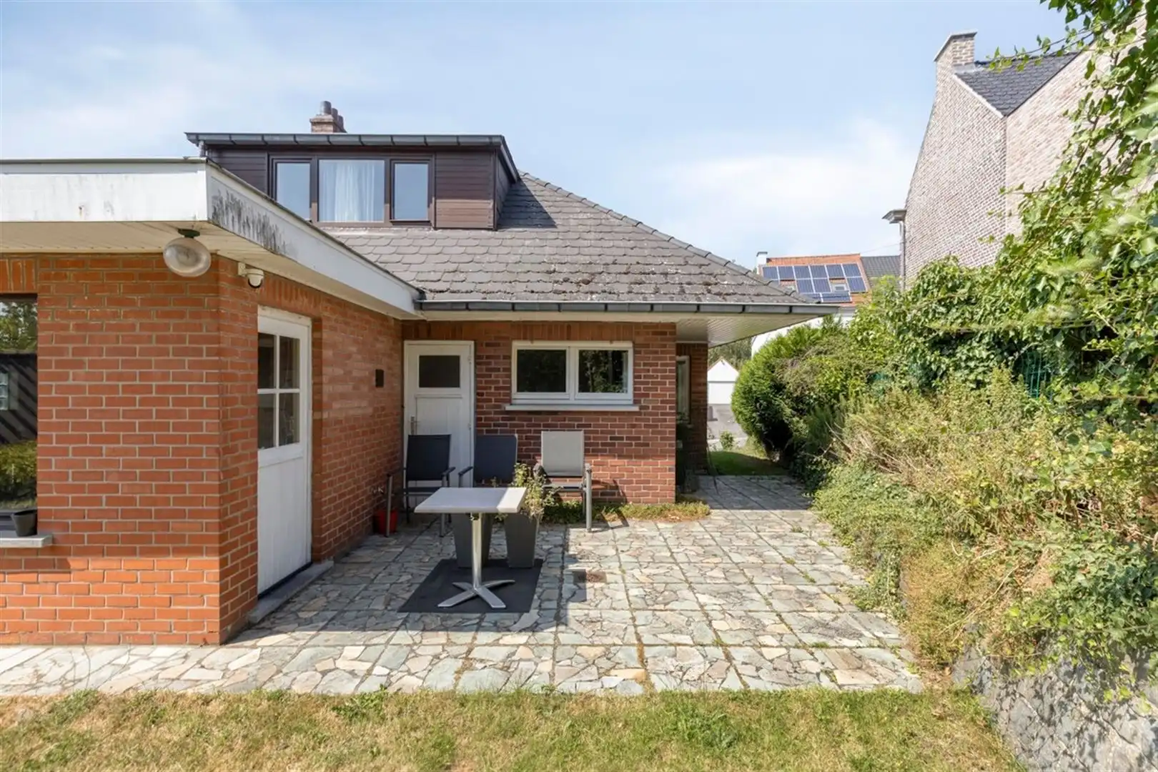 Mooi gelegen te renoveren woning op de Wolvenberg foto 2