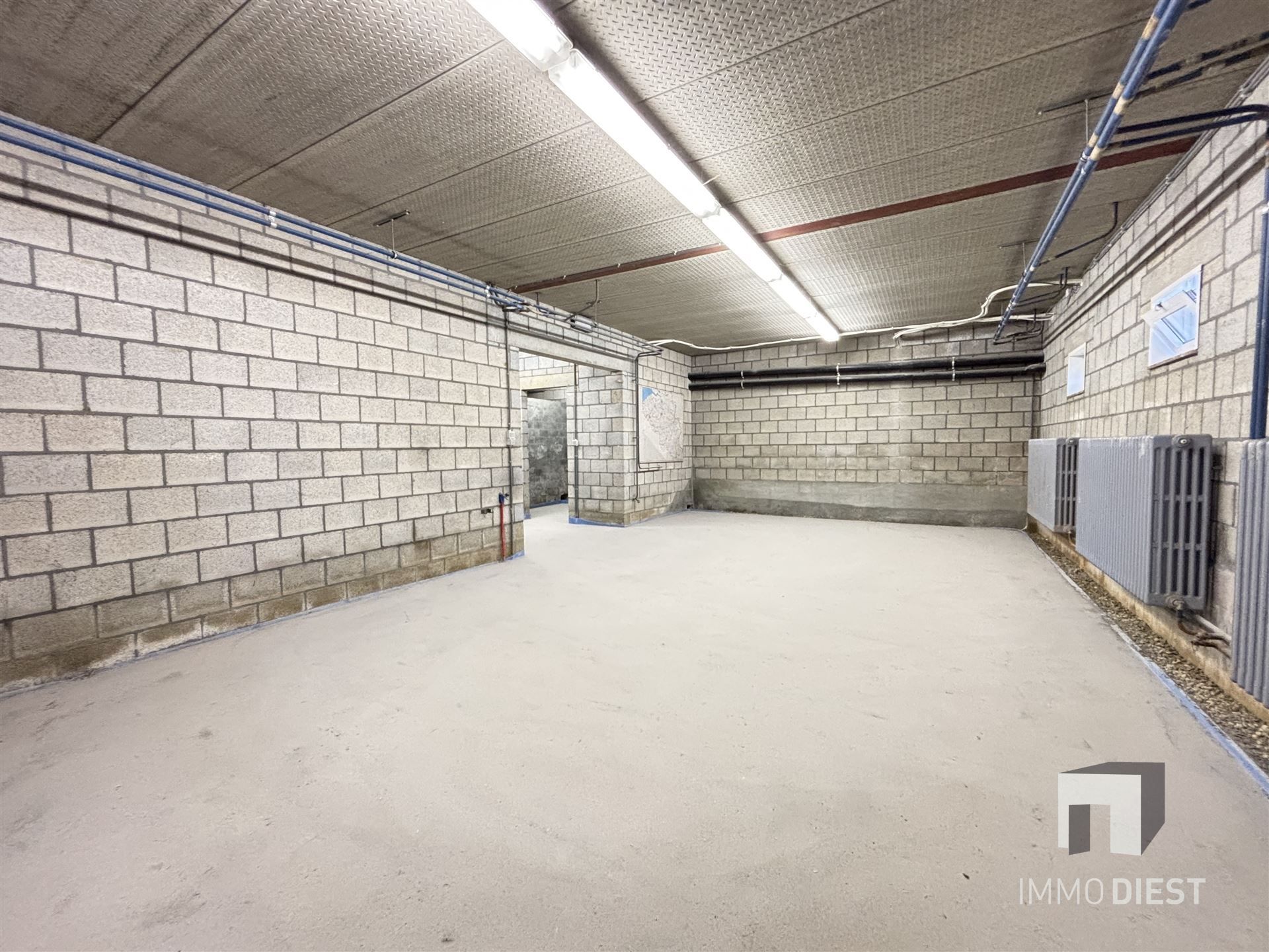 Gerenoveerd bedrijfsgebouw gelegen op het industrieterrein van Tessenderlo-Ham foto 32