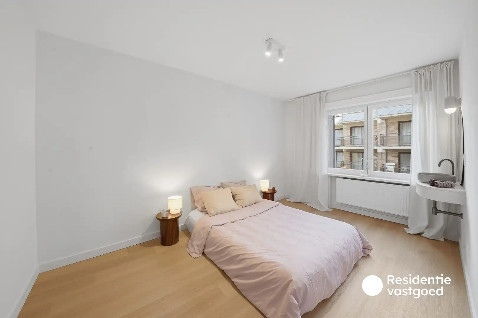 Ruim en volledig gerenoveerd appartement op topligging in Oostende foto 13