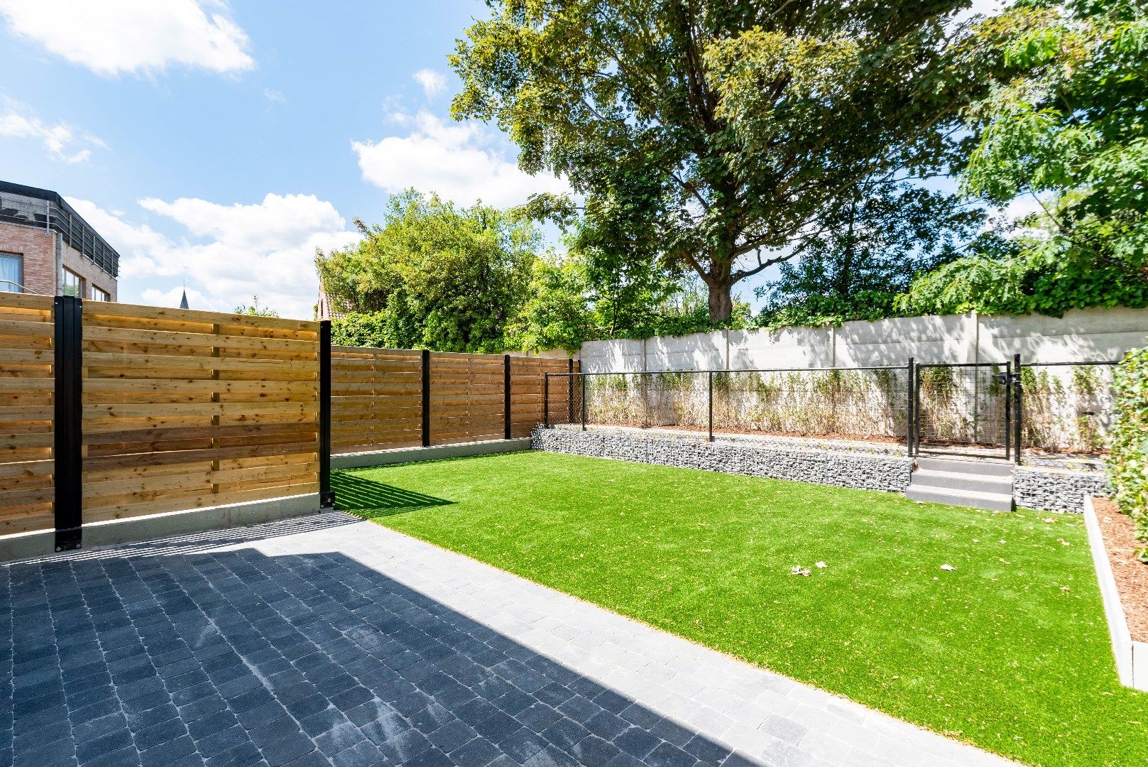Modern BEN-appartement met groene tuin  foto {{pictureIndex}}