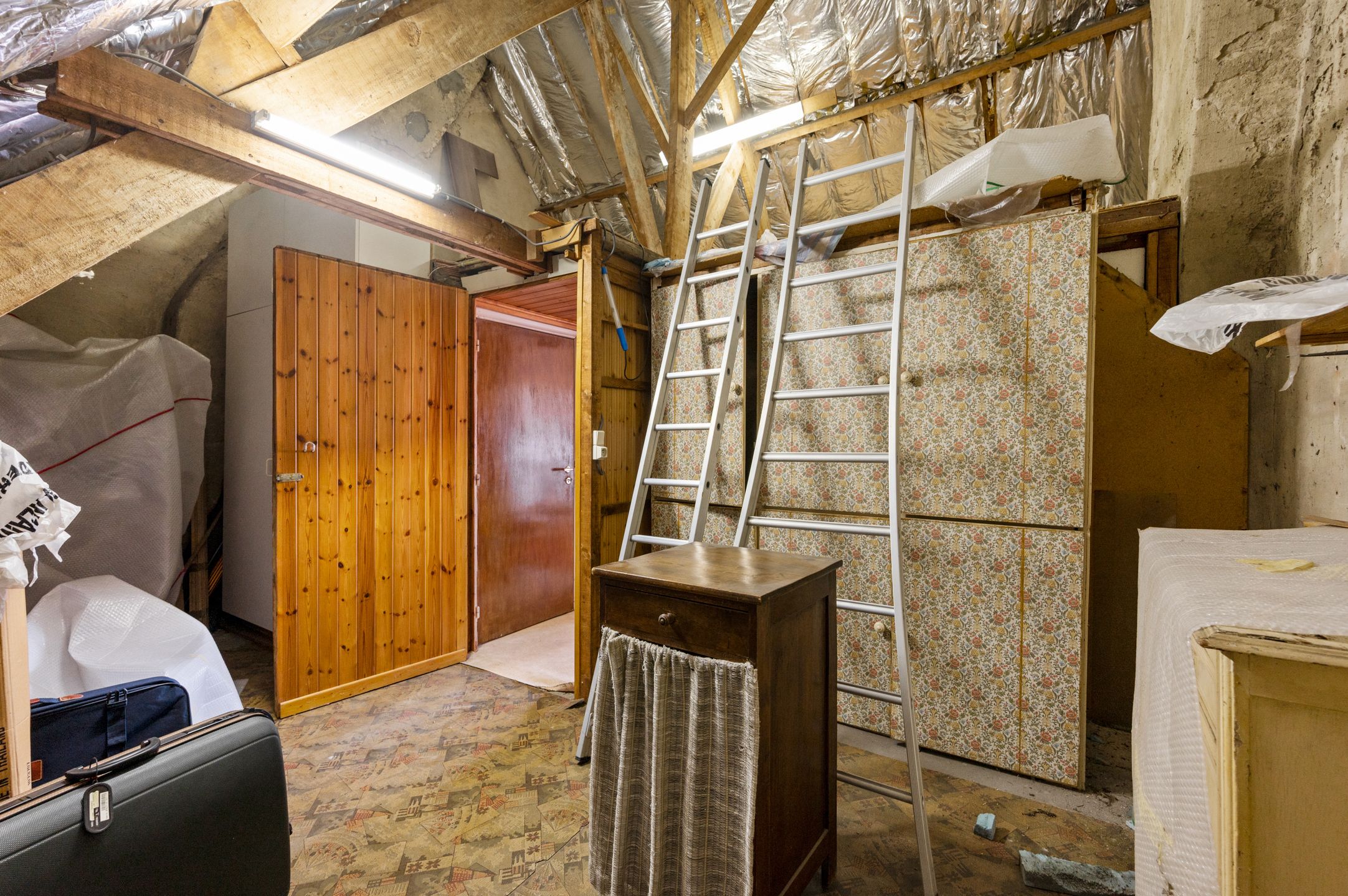 Ruime, te renoveren gezinswoning met 4 slpks, garage en tuin foto 19