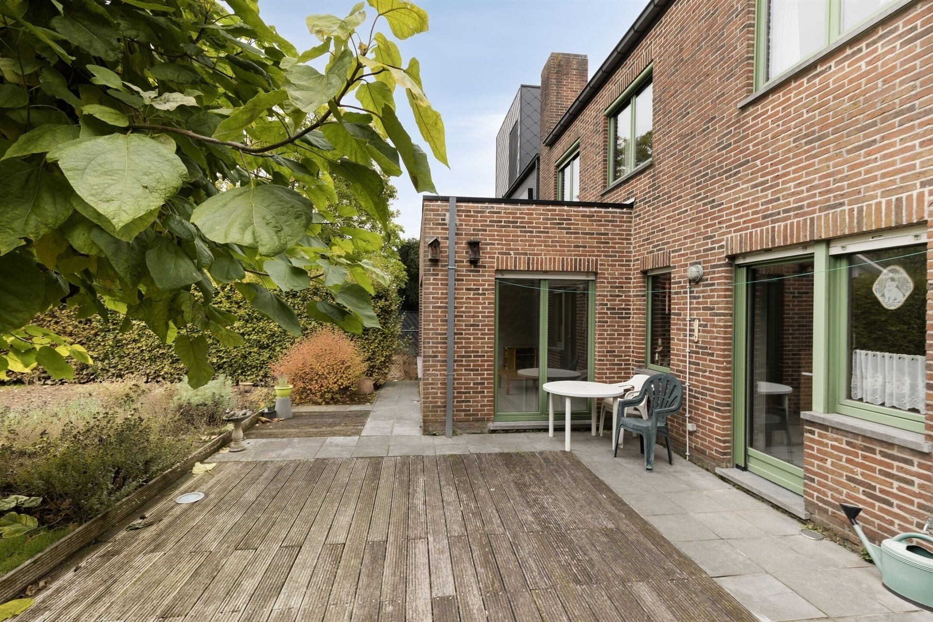 Ruime woning met 5 kamers en 2 badkamers foto 4