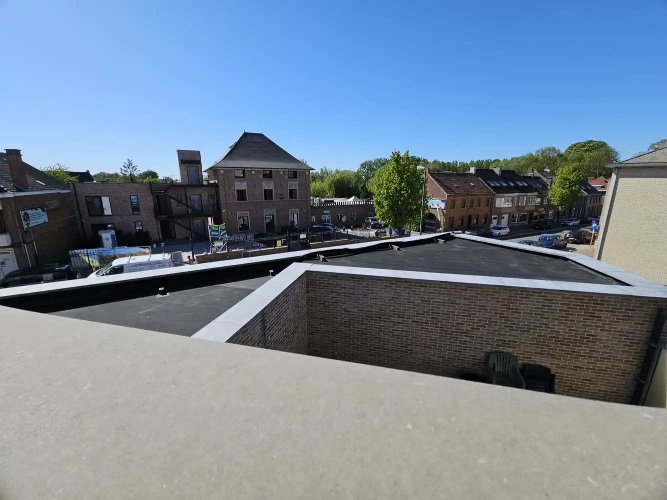 Zeer ruim appartement met terras + garage foto 9