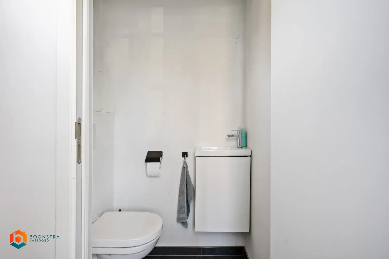 Energiezuinige villa met praktijkruimte en 4 slpkrs foto 10