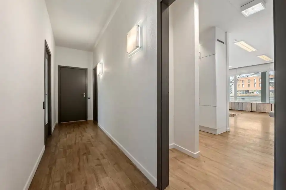 RUIME KANTOORRUIMTE VLAKBIJ HET CENTRUM VAN SINT-TRUIDEN foto 10