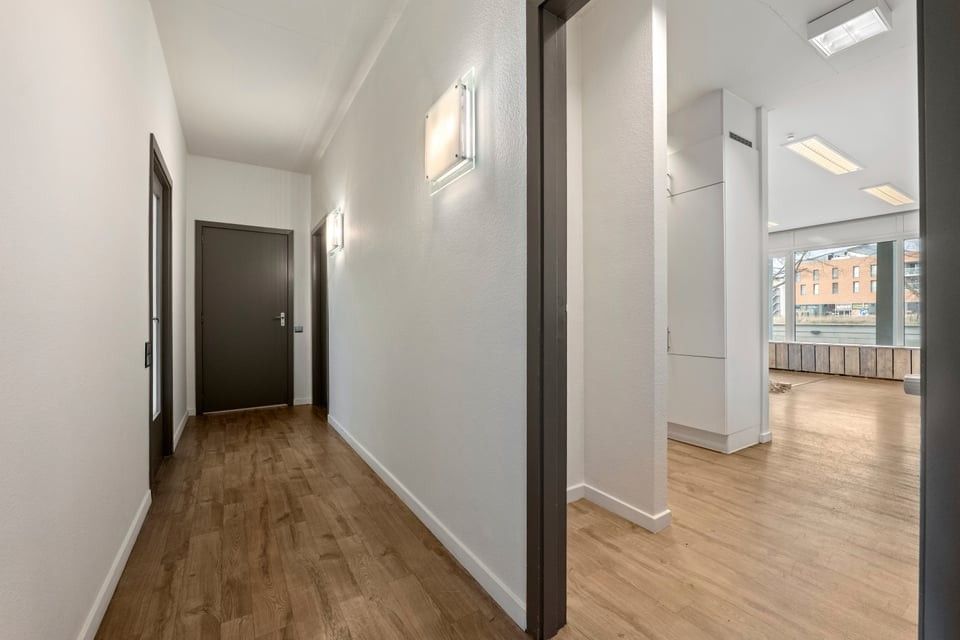 RUIME KANTOORRUIMTE VLAKBIJ HET CENTRUM VAN SINT-TRUIDEN foto 10